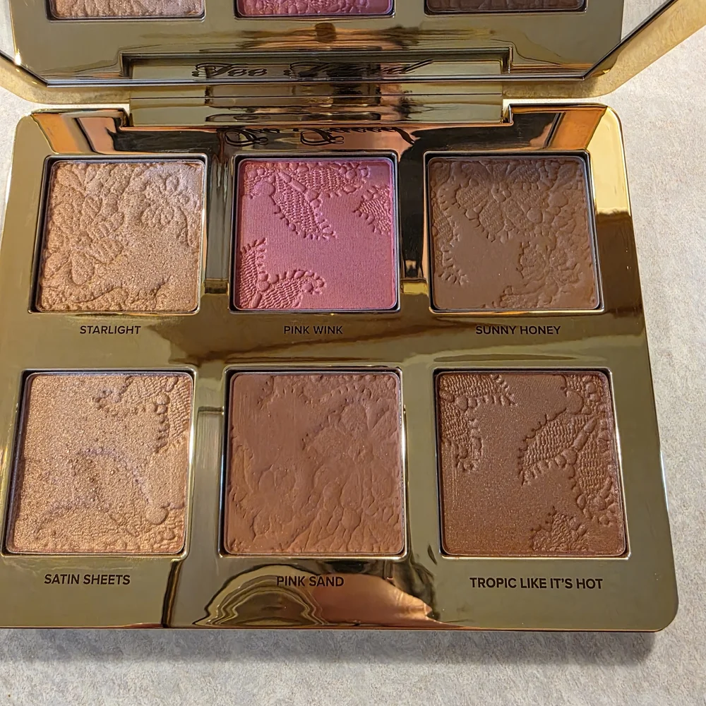 Too Faced Natural Face Palette - Soft Pink and Gold - Picture 4 of 6